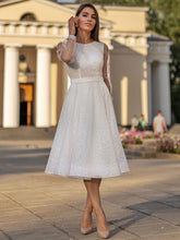 Mesh-Kleid mit Rundhalsausschnitt und Pailletten und langen Ärmeln